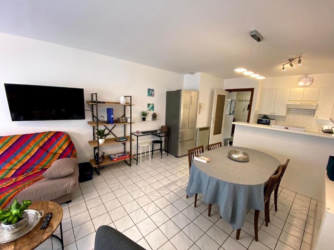 Sympa 6p Avec Garage Et Terrasse Ensoleillee Et Spacieuse A 25m De La Westende Apartment *